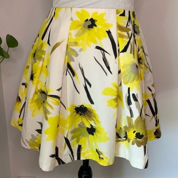 Alice + Olivia Floral Print Skirt Size 4 - Picture 3 of 8